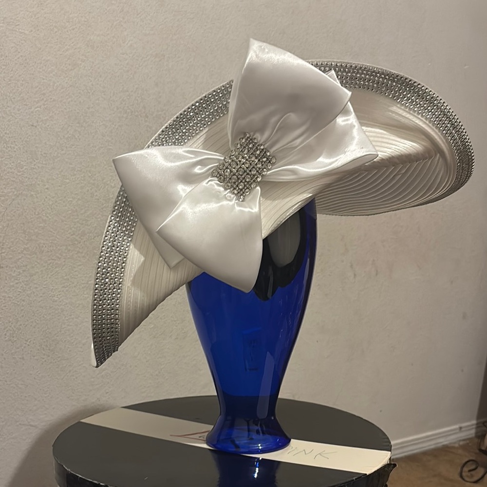 Ashro White and Silver Fascinator Hat